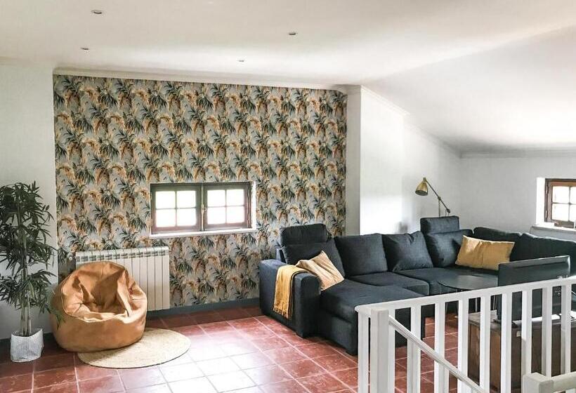 تختخواب و صبحانه The Far End Surf House   Breakfast Included Eco Surf Villa  5 Km From Beach