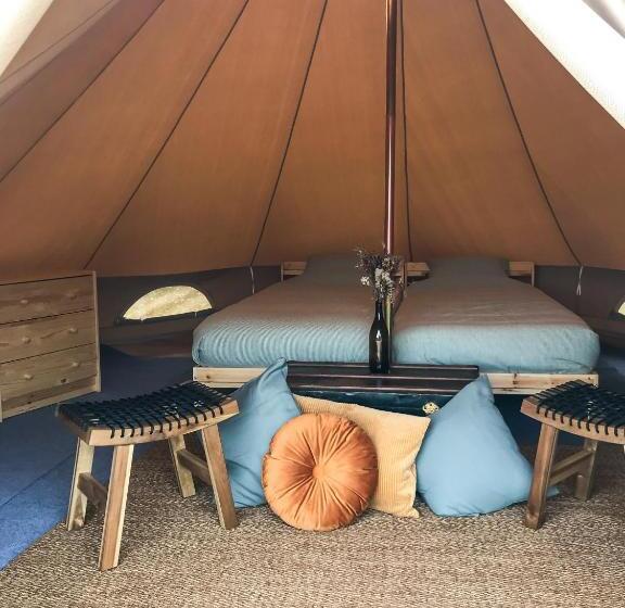 تختخواب و صبحانه The Far End Surf House   Breakfast Included Eco Surf Villa  5 Km From Beach