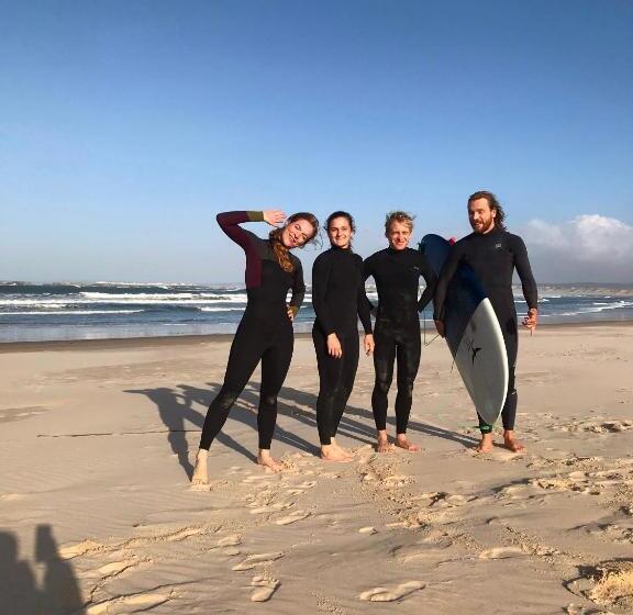 تختخواب و صبحانه The Far End Surf House   Breakfast Included Eco Surf Villa  5 Km From Beach