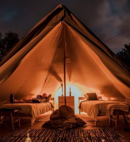 تختخواب و صبحانه The Far End Surf House   Breakfast Included Eco Surf Villa  5 Km From Beach