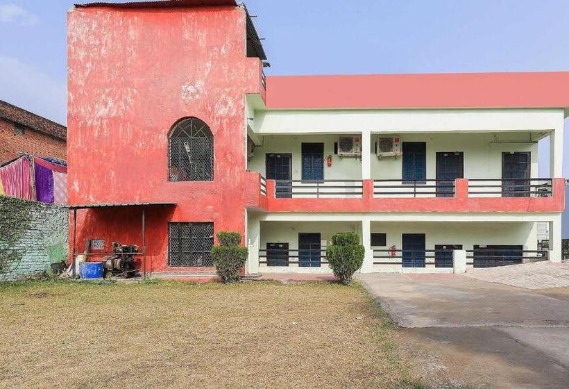 Hotel Oyo 85701 Chitrarth And Party Lawn