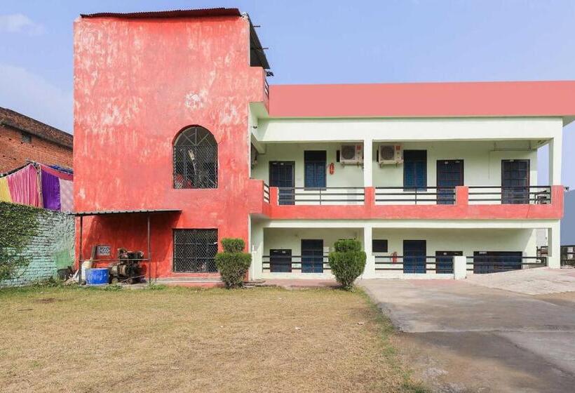 Hotel Oyo 85701 Chitrarth And Party Lawn