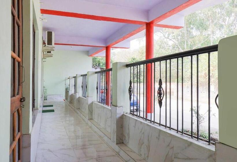 Hotel Oyo 85701 Chitrarth And Party Lawn