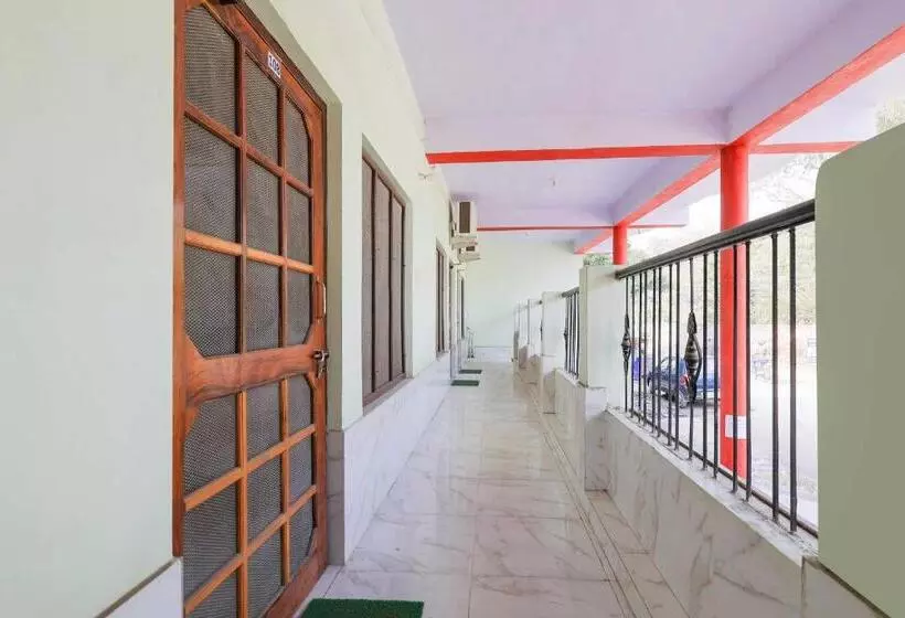 ホテル Oyo 85701  Chitrarth And Party Lawn