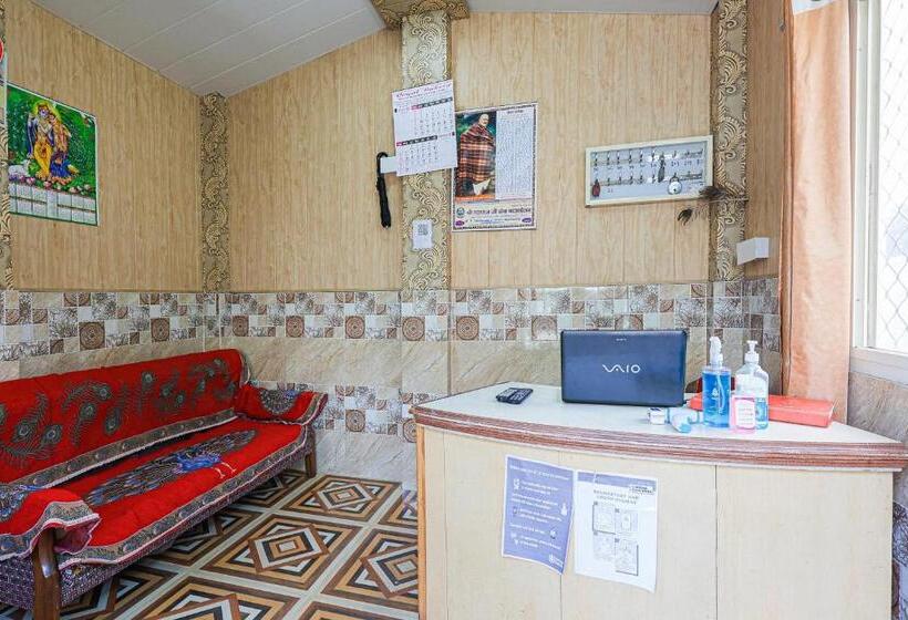 Hotel Oyo 85701 Chitrarth And Party Lawn