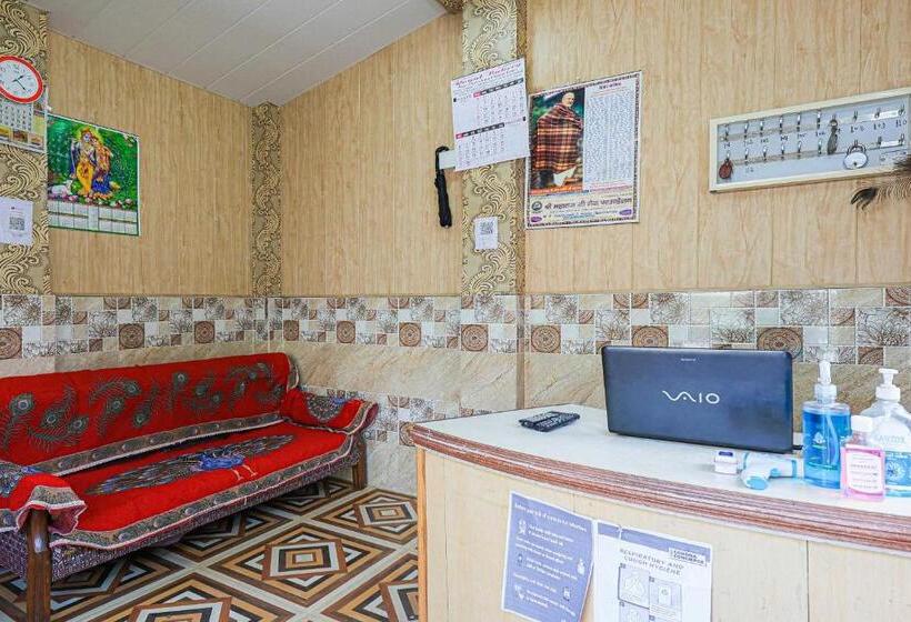 Hotel Oyo 85701 Chitrarth And Party Lawn