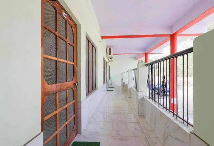 ホテル Oyo 85701  Chitrarth And Party Lawn