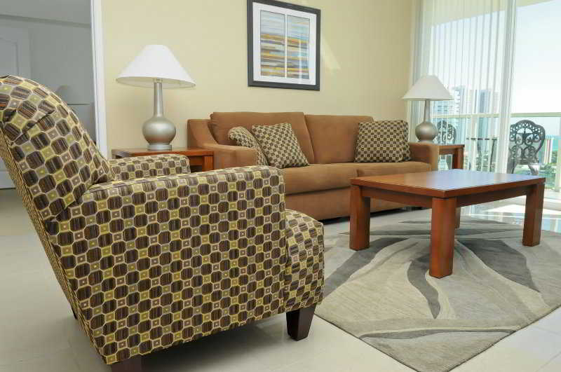 Отель 3 Bedroom Condo With Towering Views