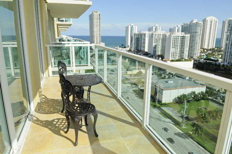 Отель 3 Bedroom Condo With Towering Views