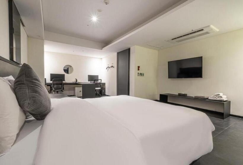 בית מלון כפרי Adlige