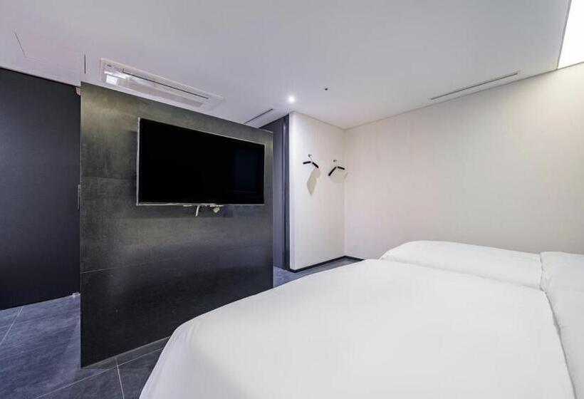 בית מלון כפרי Adlige