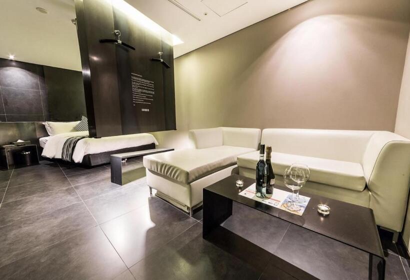 בית מלון כפרי Adlige