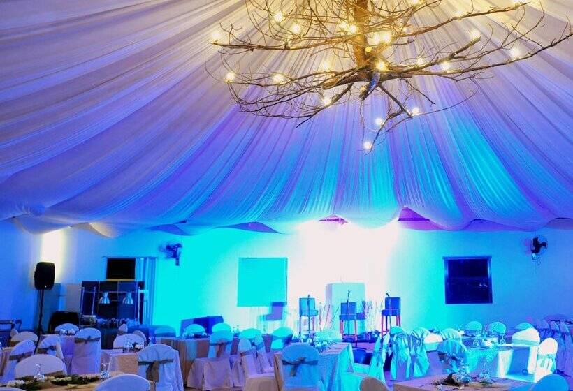 בית מלון כפרי Azalea Residences Baguio