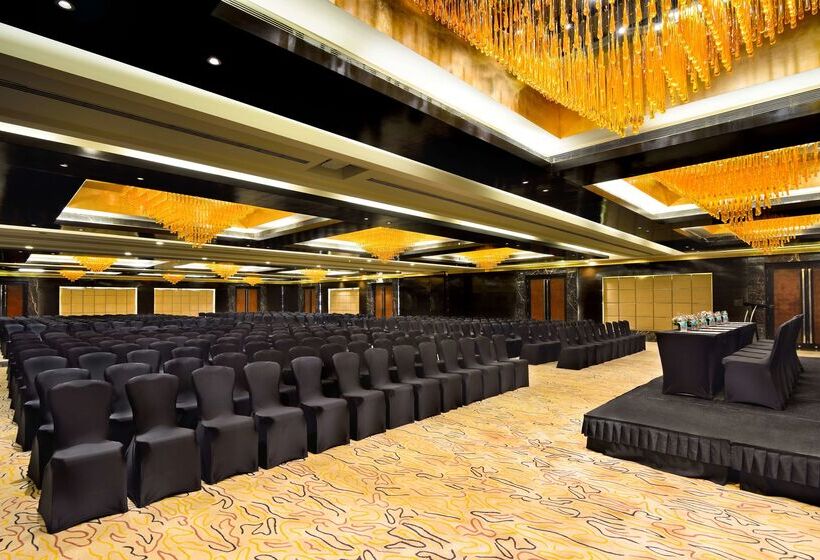 בית מלון כפרי Radisson Blu Kaushambi Delhi Ncr