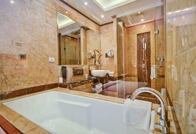 בית מלון כפרי Radisson Blu Kaushambi Delhi Ncr