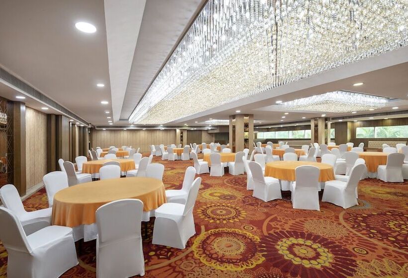 בית מלון כפרי Radisson Blu Kaushambi Delhi Ncr