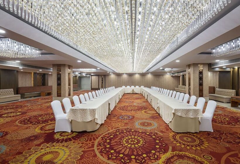 בית מלון כפרי Radisson Blu Kaushambi Delhi Ncr