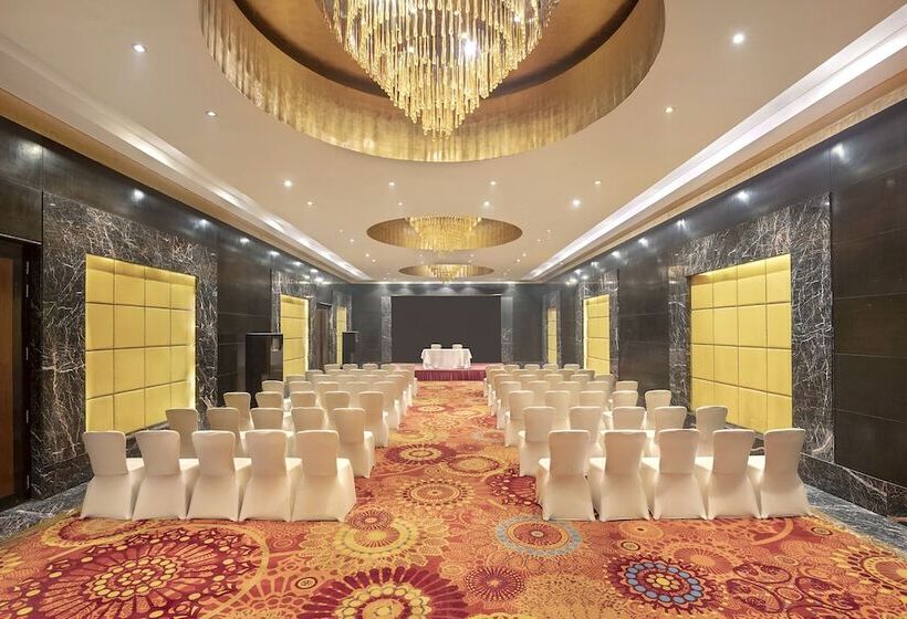 בית מלון כפרי Radisson Blu Kaushambi Delhi Ncr