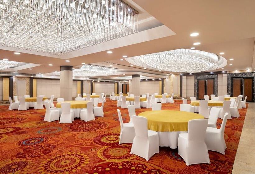 בית מלון כפרי Radisson Blu Kaushambi Delhi Ncr