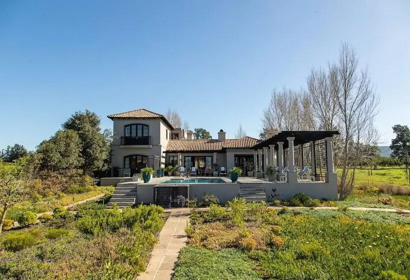 هتل Sante Wellness Retreat & Spa