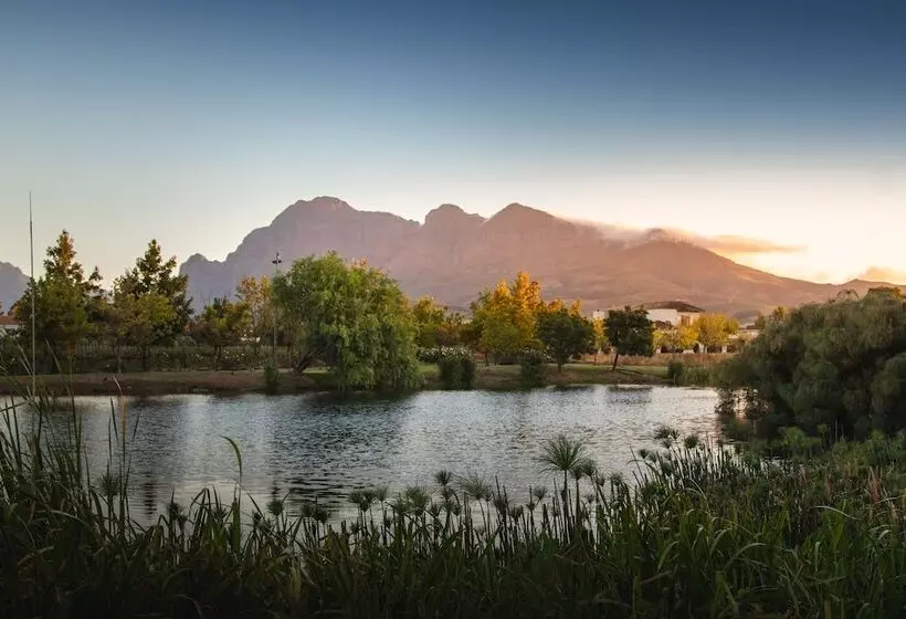 هتل Sante Wellness Retreat & Spa