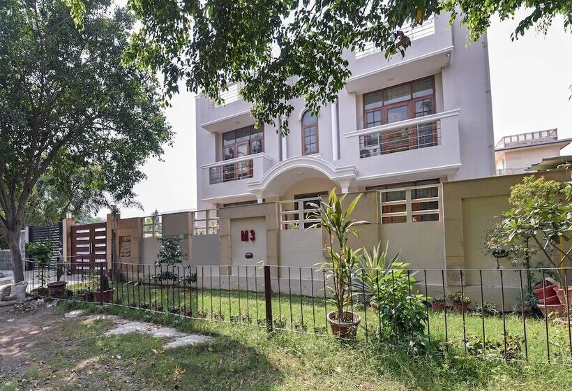 호텔 Treebo Trip The Nest Corporate