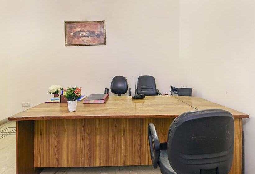 호텔 Treebo Trip The Nest Corporate