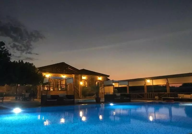 בית מלון כפרי Vigla Village