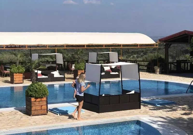 בית מלון כפרי Vigla Village