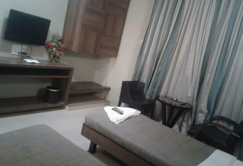 בית מלון כפרי Krishna International