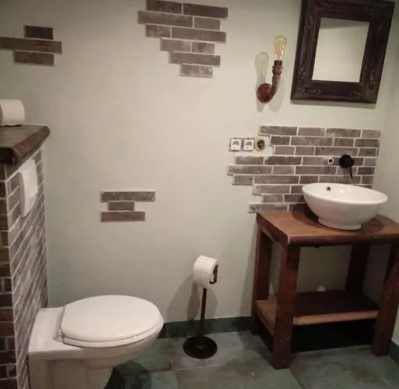 B&b Wood, Food & More