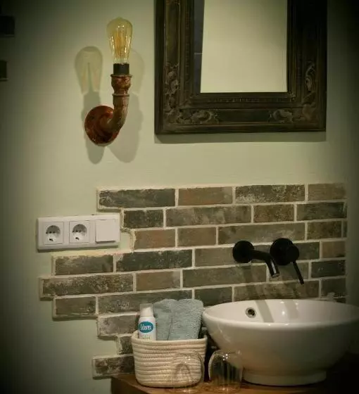 B&b Wood, Food & More