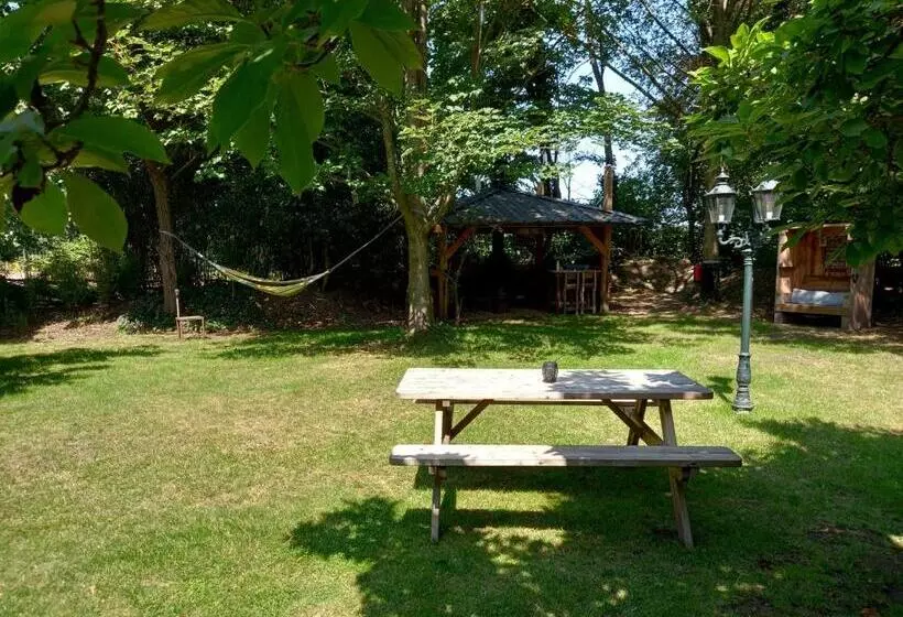 B&b Wood, Food & More