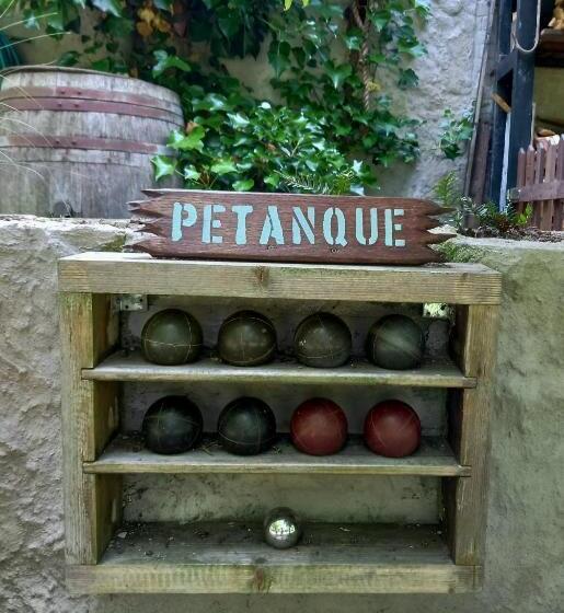 B&b Wood, Food & More