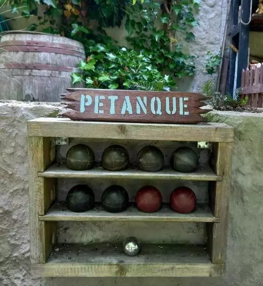 B&b Wood, Food & More