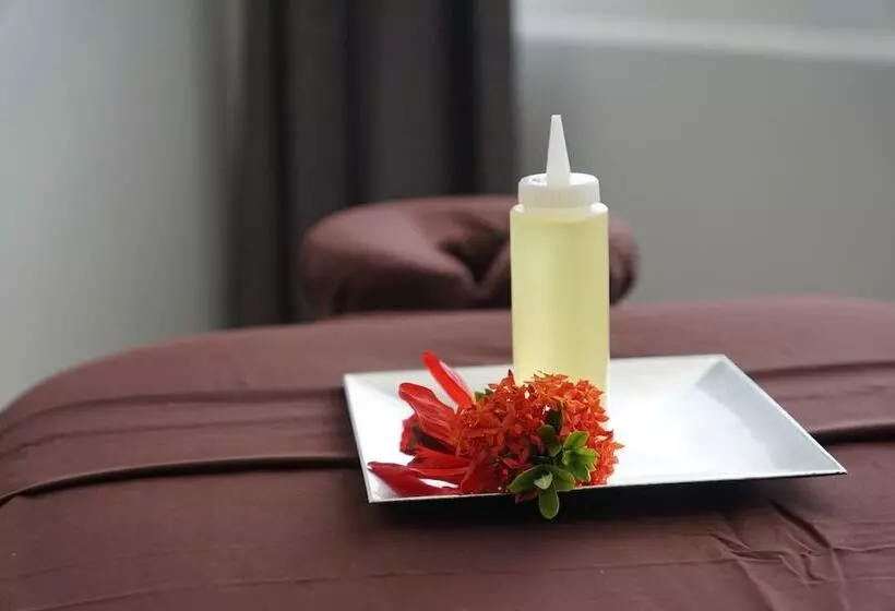 هتل The Tides, Grace Bay