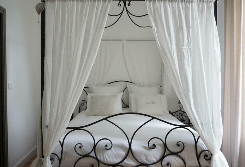 بنسيون Château Des Basses Roches