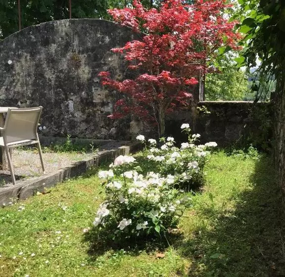 Aamiaismajoitus (B&B) Erlande Baïta