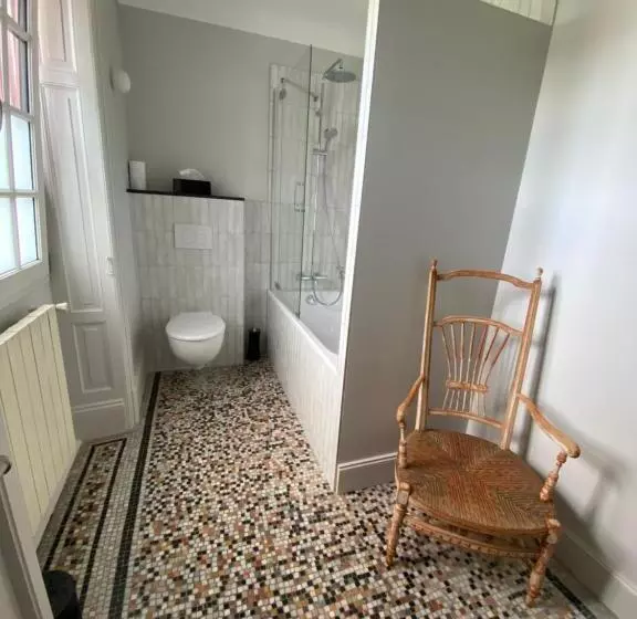 Aamiaismajoitus (B&B) Erlande Baïta