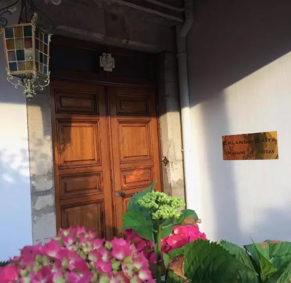 Aamiaismajoitus (B&B) Erlande Baïta