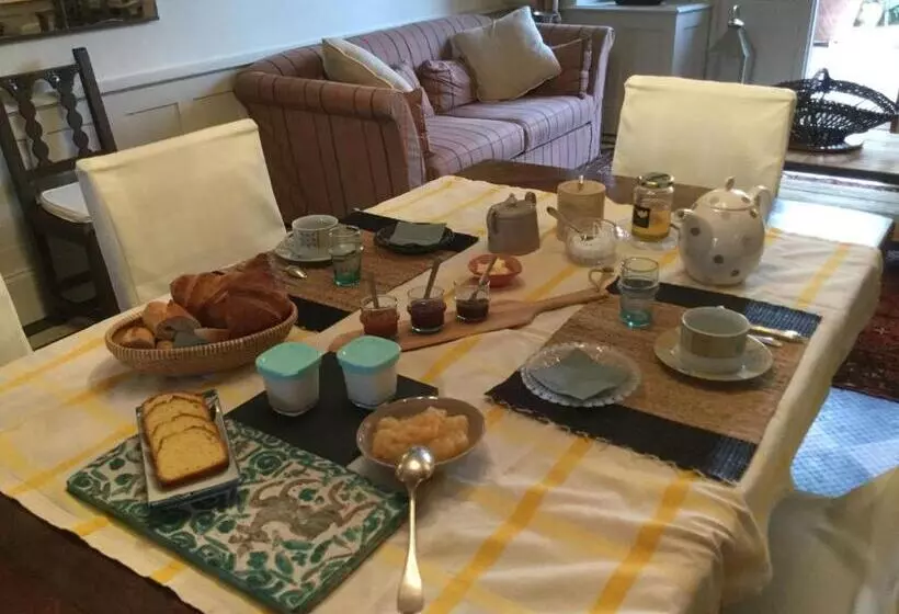 Aamiaismajoitus (B&B) Erlande Baïta