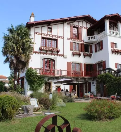 Aamiaismajoitus (B&B) Erlande Baïta