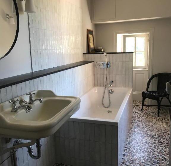 تختخواب و صبحانه Erlande Baïta