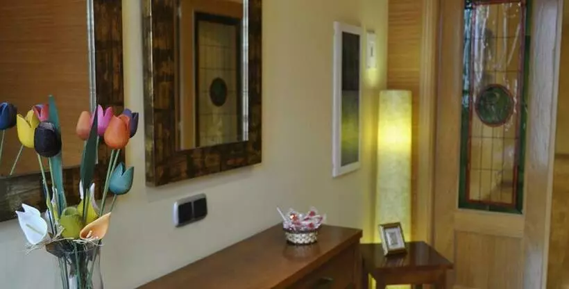 پانسیون Hostal Puerta Del Valle