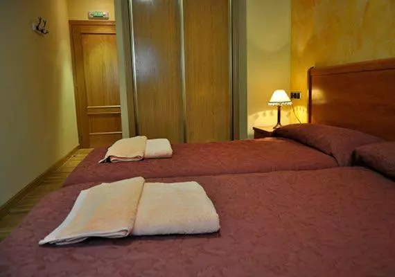 پانسیون Hostal Puerta Del Valle