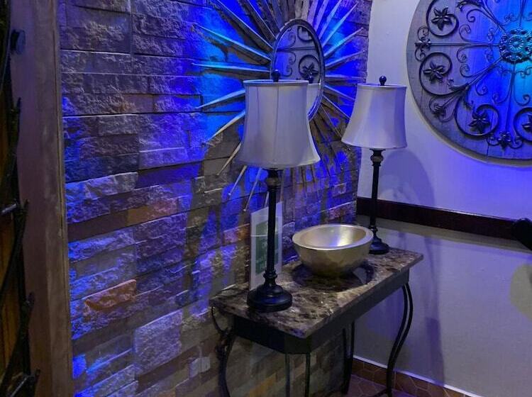 هاستل Seaview Inn