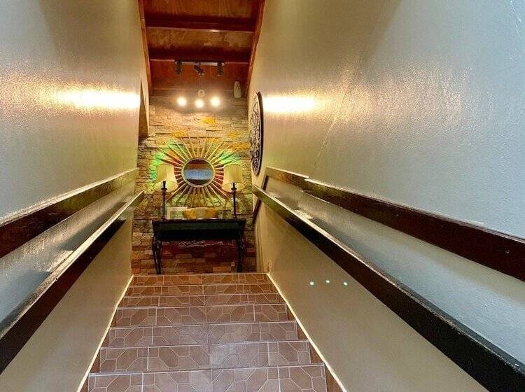 هاستل Seaview Inn