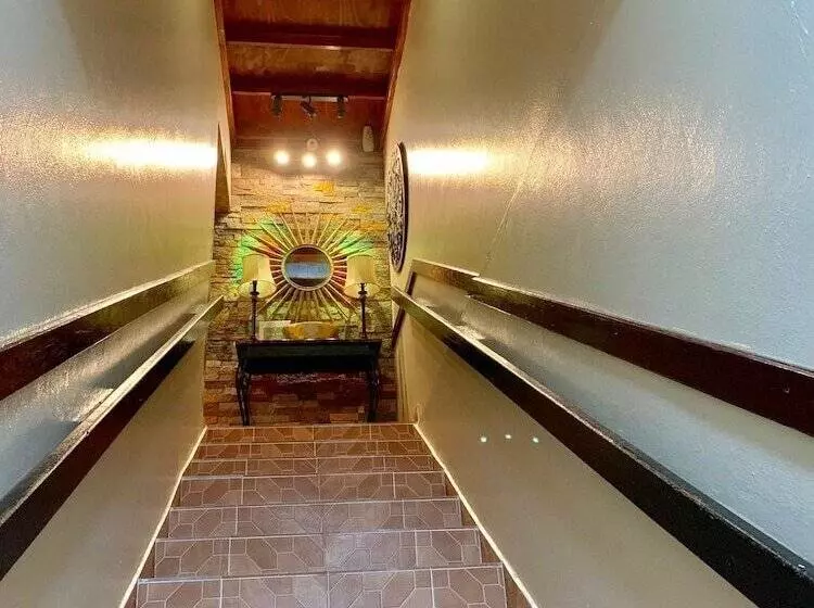 هاستل Seaview Inn