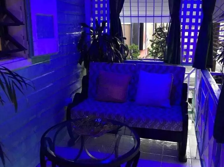 هاستل Seaview Inn