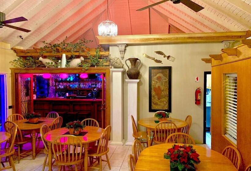 هاستل Seaview Inn